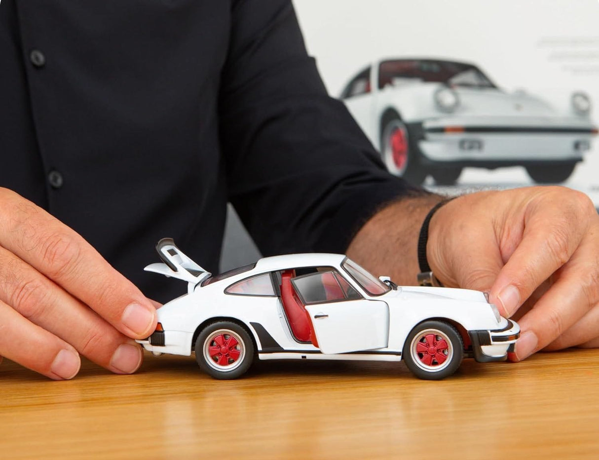 Franzis 1/24 Porsche 911 Turbo Advent Calendar