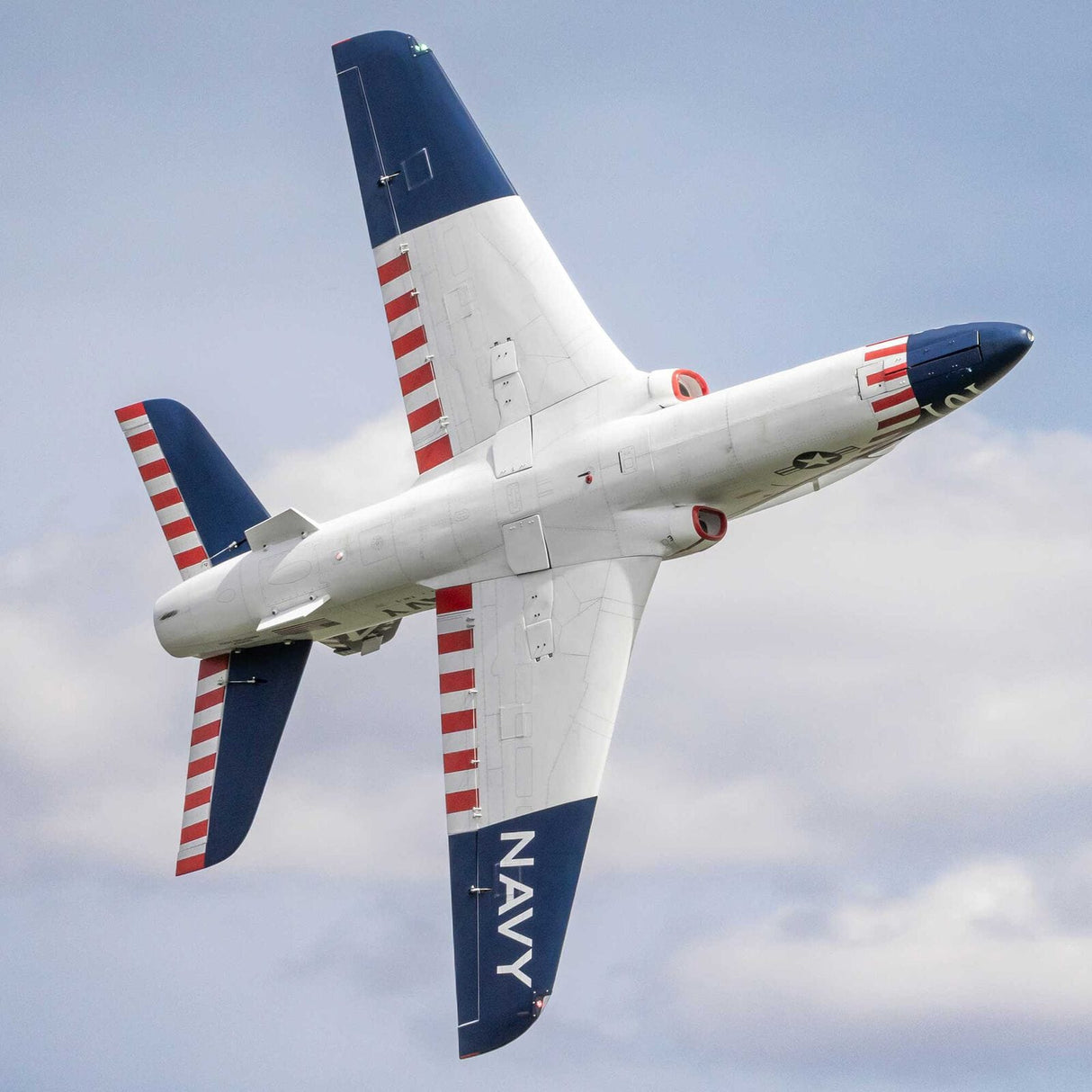 Hangar9 Hawk/T-45 140-160N ARF w/ İniş Takımı