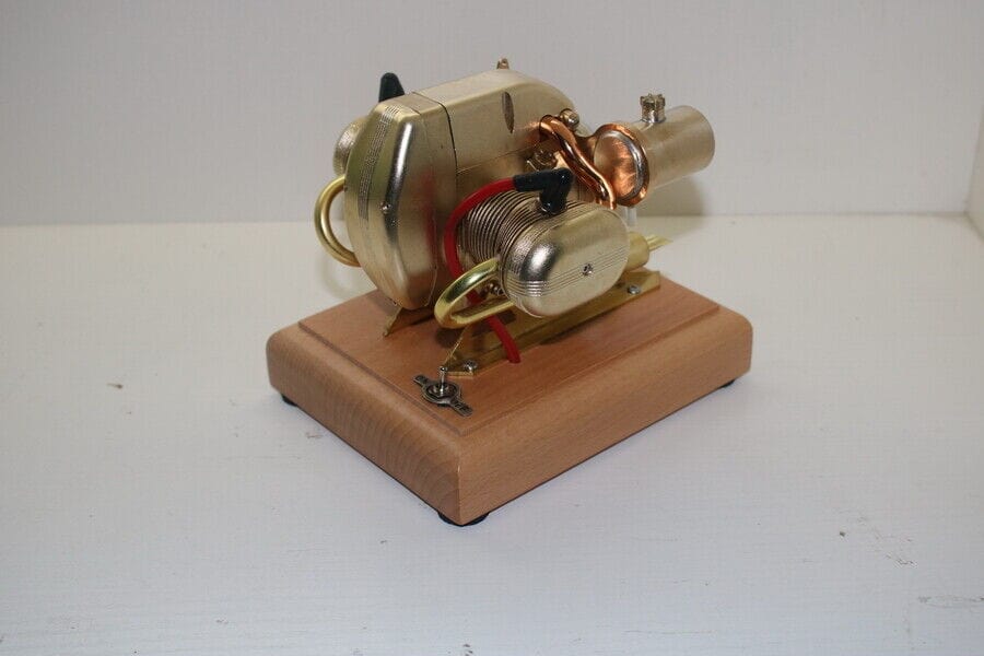 Microcosm R90 Dikey Çift Silindirli Motor