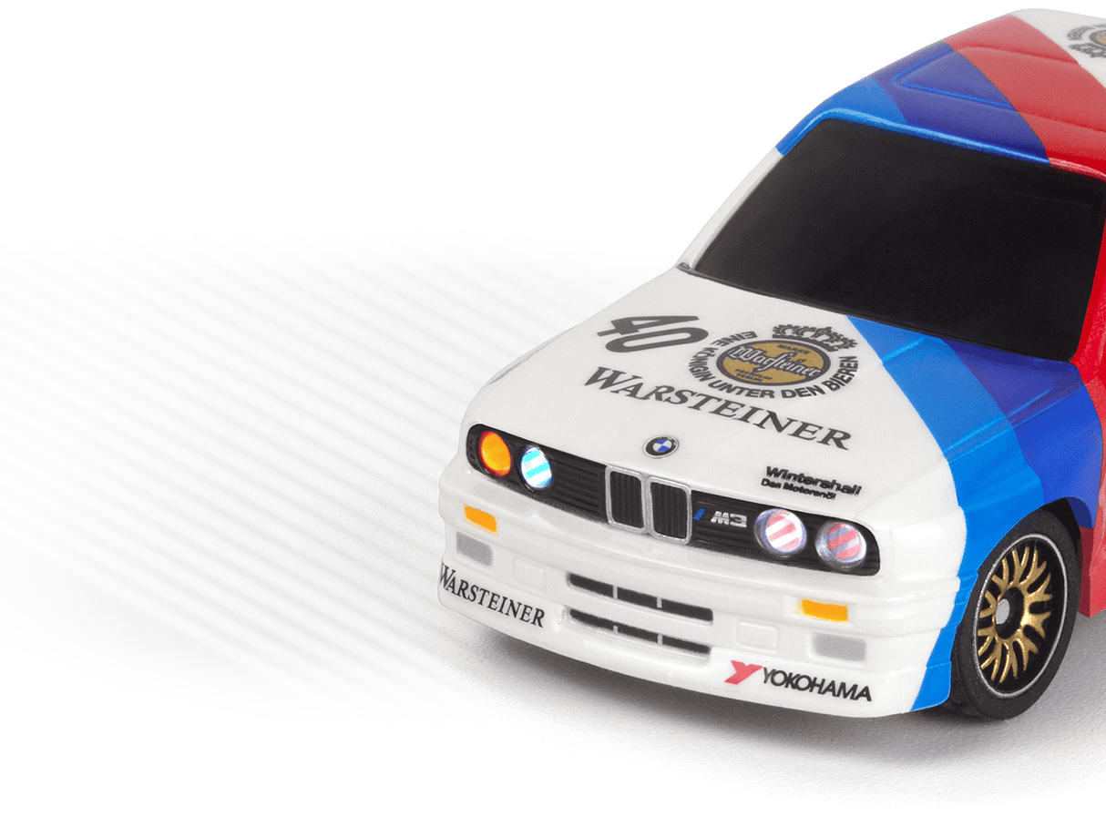 HPI nano-TTR BMW M3 Warsteiner Beyaz — üç renkli WTC yarış livery'si 1/64 RC araba - ön detay