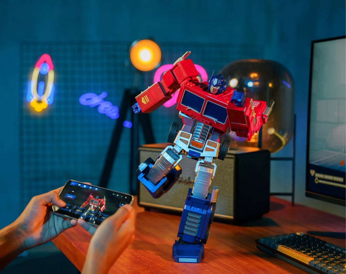 Robosen Elite Optimus Prime