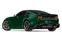 [Dış] Traxxas 4-Tec Mustang - yeşil araç stüdyoda arkadan üç çeyrek görünüm