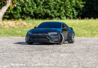 [Action] Traxxas 4-Tec Mustang - siyah araç açık havada asfaltta önden