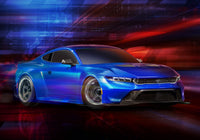 [Action] Traxxas 4-Tec Mustang - mavi araç ışık izli dinamik hız sahnesinde önden