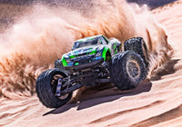 [Action] Traxxas Mini Maxx - Açık alanda kumda hızla giderken kum sıçratma