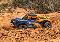 [Action] Traxxas Mini Slash - turuncu kasa toprakta yandan hareket halinde