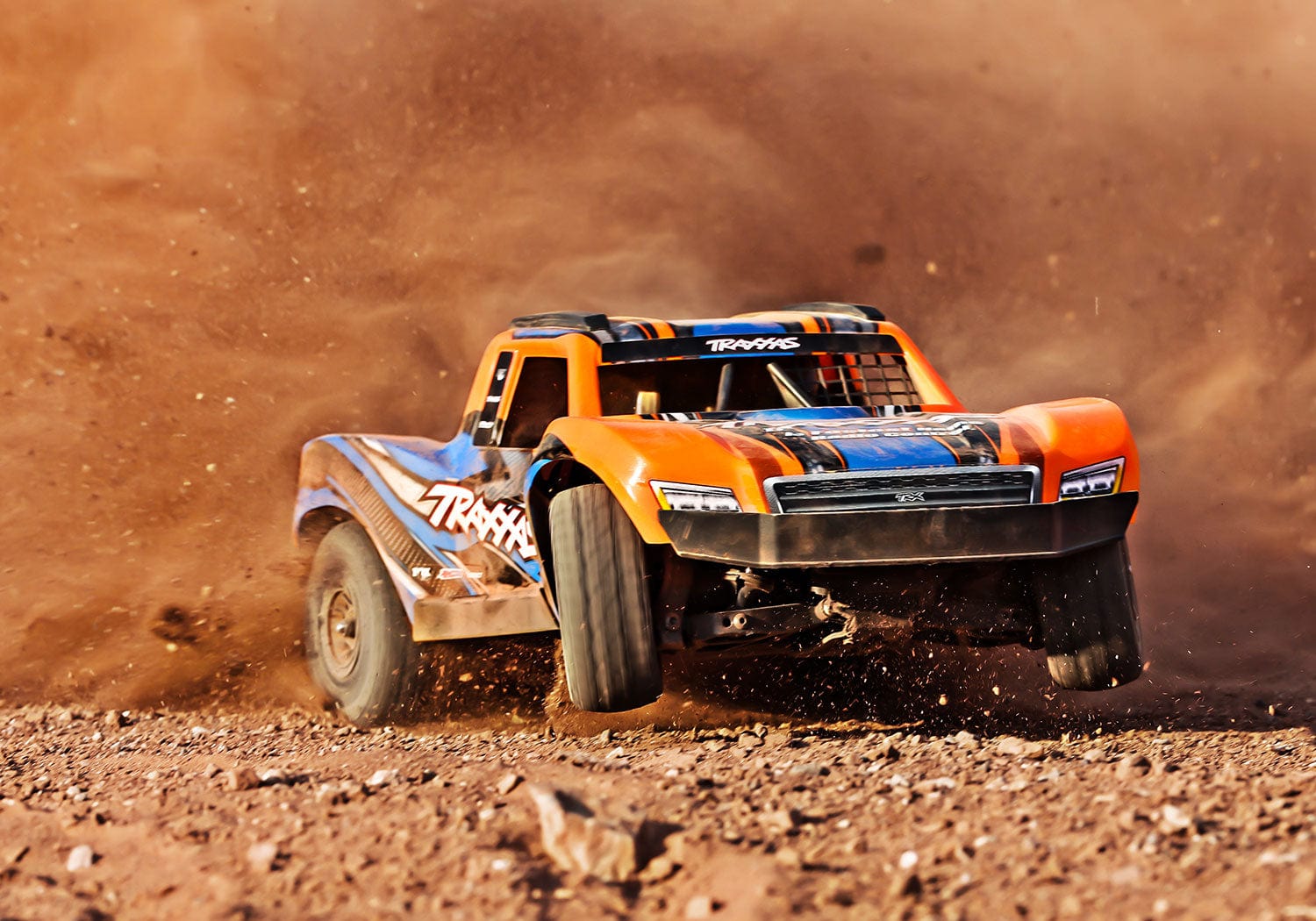 [Action] Traxxas Mini Slash - turuncu kasa toz kaldırarak arazi sürüşü