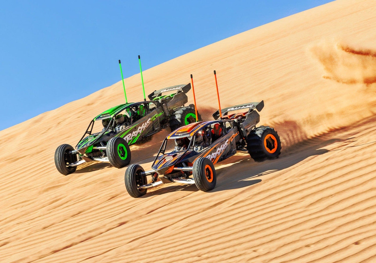 [Action] Traxxas Funco Sand Car - yeşil ve turuncu kum tepesi tırmanışı