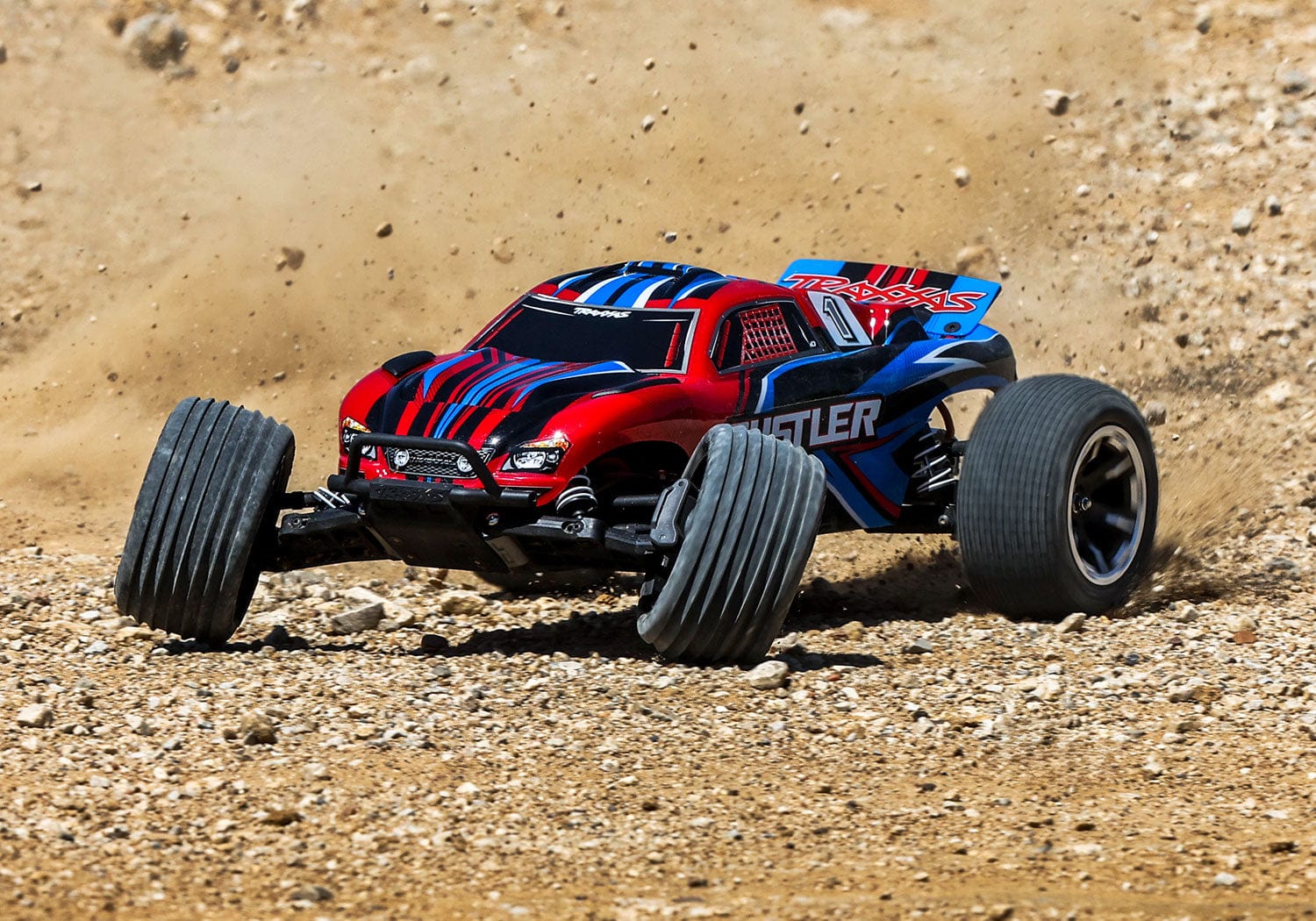[Action] Traxxas Rustler XL-5 - Kırmızı kasa toprak pistte hızlı sürüş