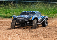 [Action] Traxxas Slash 2WD XL-5 - mavi kasalı RC short course truck arazide önden aksiyon