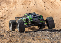 [Action] Traxxas XRT Ultimate - önden toprak savuran yeşil araç