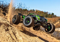 [Action] Traxxas XRT Ultimate - havada atlayış yapan yeşil araç