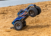 [Action] Traxxas Stampede VXL-3S - Turuncu monster truck kumda tek teker wheelie hareketi
