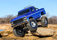 [Action] Traxxas F-150 Ranger - kayalık zeminde önden üç-çeyrek