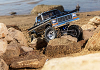 [Action] Traxxas TRX-4M F150 - Siyah kamyonet kayalık arazide tırmanıyor