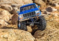 [Action] Traxxas TRX-4M K10 - Mavi F-150 gövde kaya tırmanışı yakın çekim