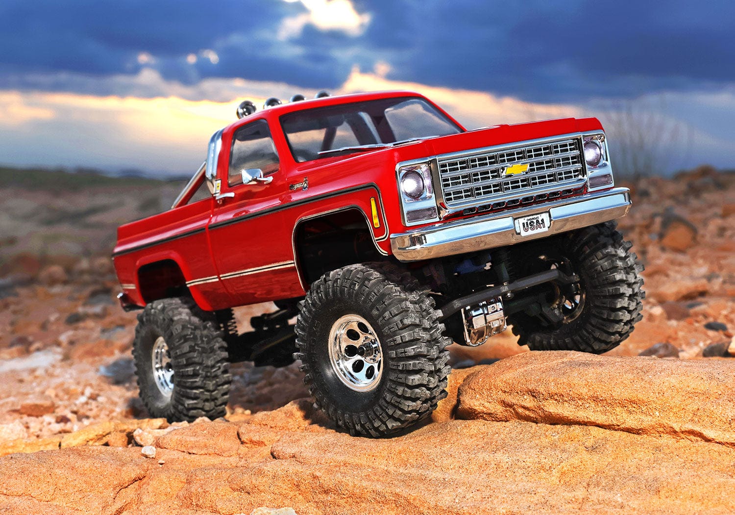 [Action] Traxxas TRX-4M K10 - Kırmızı çöl kayalarında dramatik gökyüzü