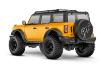 [Dış] Traxxas TRX-4M Bronco - turuncu araç arka çaprazdan stüdyo görünümü
