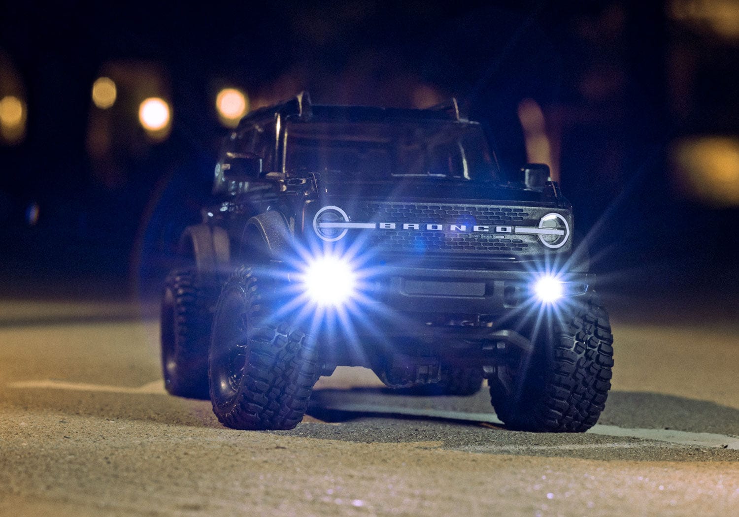 [Action] Traxxas TRX-4M Bronco - siyah araç gece farları yanık kullanım