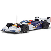 [Dış] ARRMA Limitless 120 8S — beyaz zeminde önden çapraz stüdyo görünümü