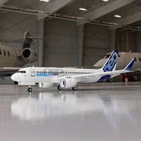 [Dış] E-Flite Airbus A320neo Twin 64mm EDF - Beyaz zemin, soldan açılı stüdyo çekimi