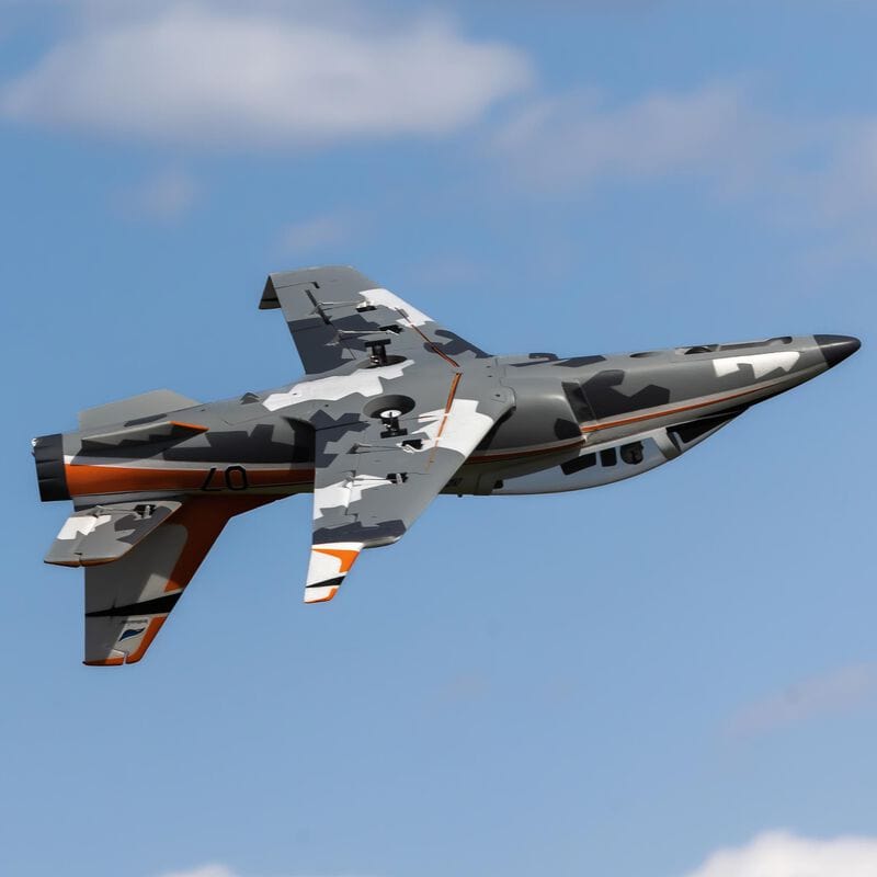 [Havada] E-flite Viper 70mm EDF Jet - Uçuşta alttan görünüm, kamuflaj deseni