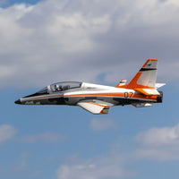 [Havada] E-flite Viper 70mm EDF Jet - Uçuşta yandan görünüm, bulutlu gökyüzü