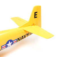 [Detay] E-flite T-28 Trojan 1.1m - Kuyruk bölümü yakın çekim, dikey stabilizör ve NAVY yazısı