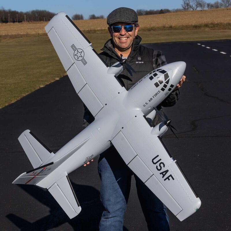 [Boyut] E-flite EC-1500 Twin 1.5m - Pilotun elinde boyut karşılaştırması