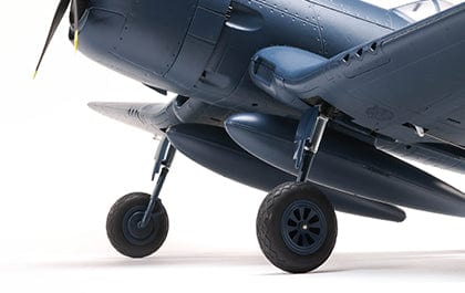 [Detay] E-flite F4U-4 Corsair 1.2m - İniş takımı ve gövde altı yakın çekim