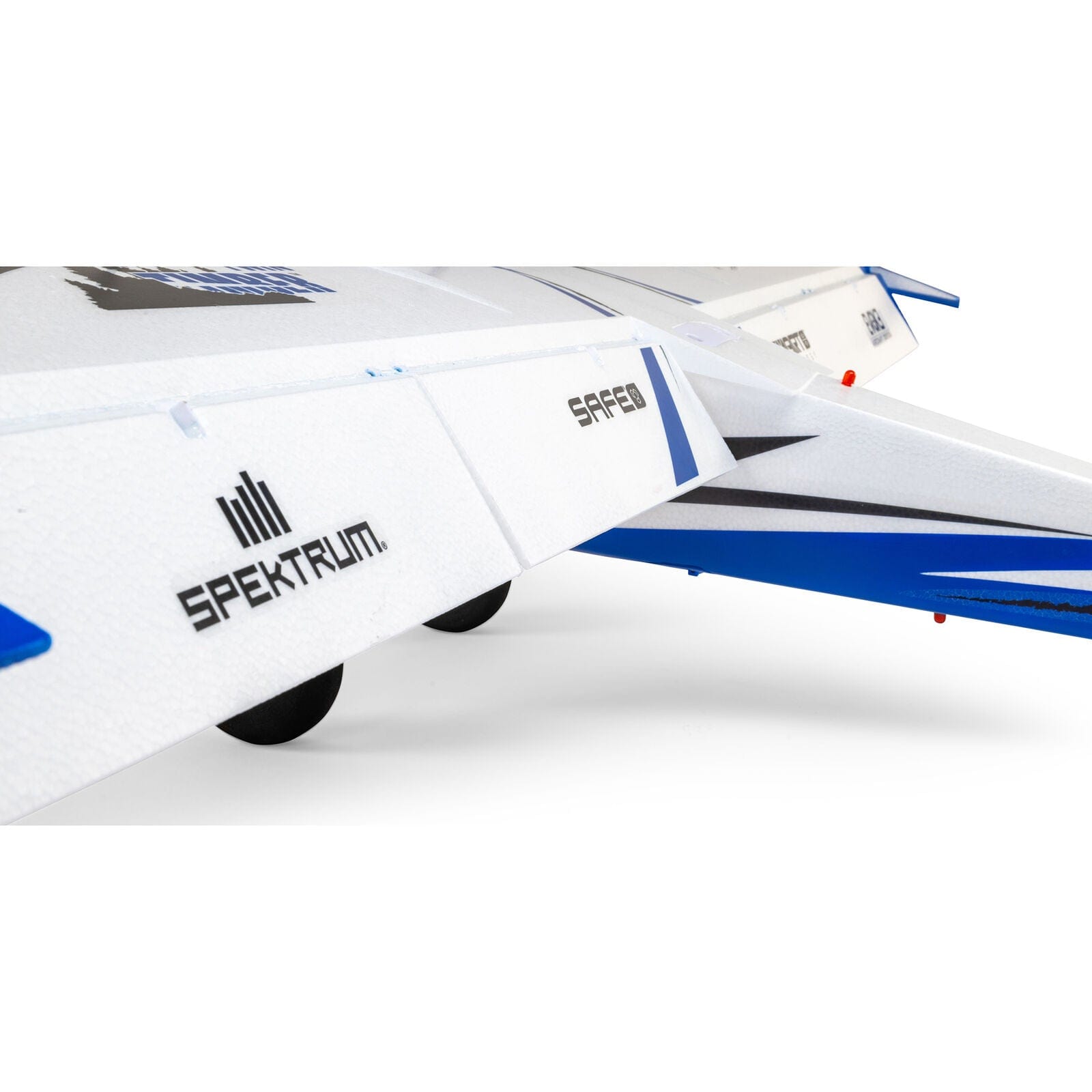 [Detay] E-Flite Twin Timber 1.6m - Gövde alt kısım Spektrum logosu ve kanat detayı