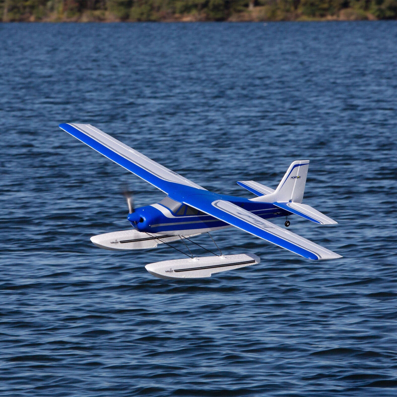 [Havada] E-Flite Valiant 1.3m BNF Basic - Şamandıralı konfigürasyon, göl üzerinde uçuş