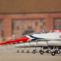 [Dış] E-flite F-16 Thunderbirds 70mm EDF - Pistte yan görünüm, dizi halinde yakından