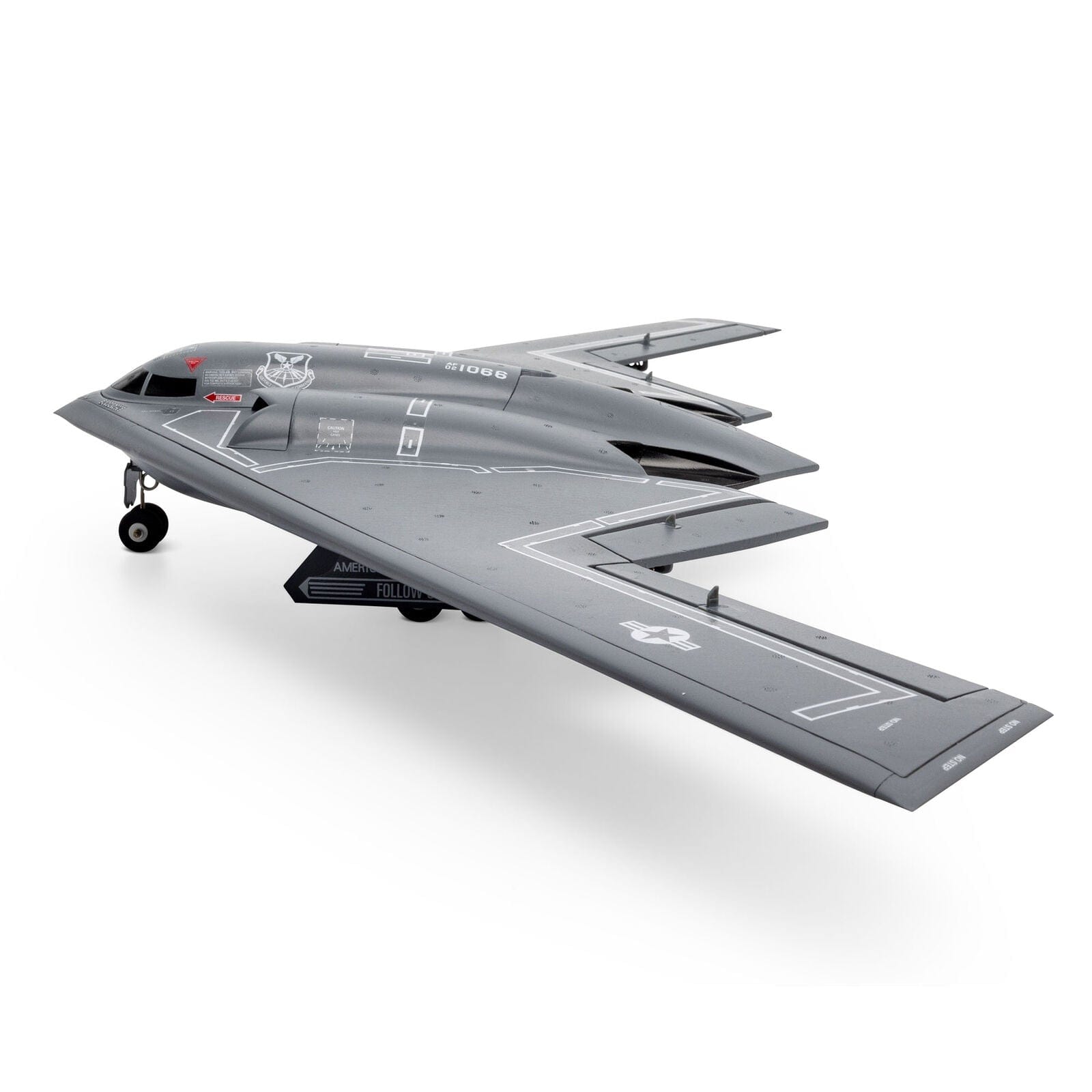 [Havada] E-flite Micro B-2 Spirit Twin 30mm EDF - Tarla üzerinde alçak uçuş, yandan görünüm