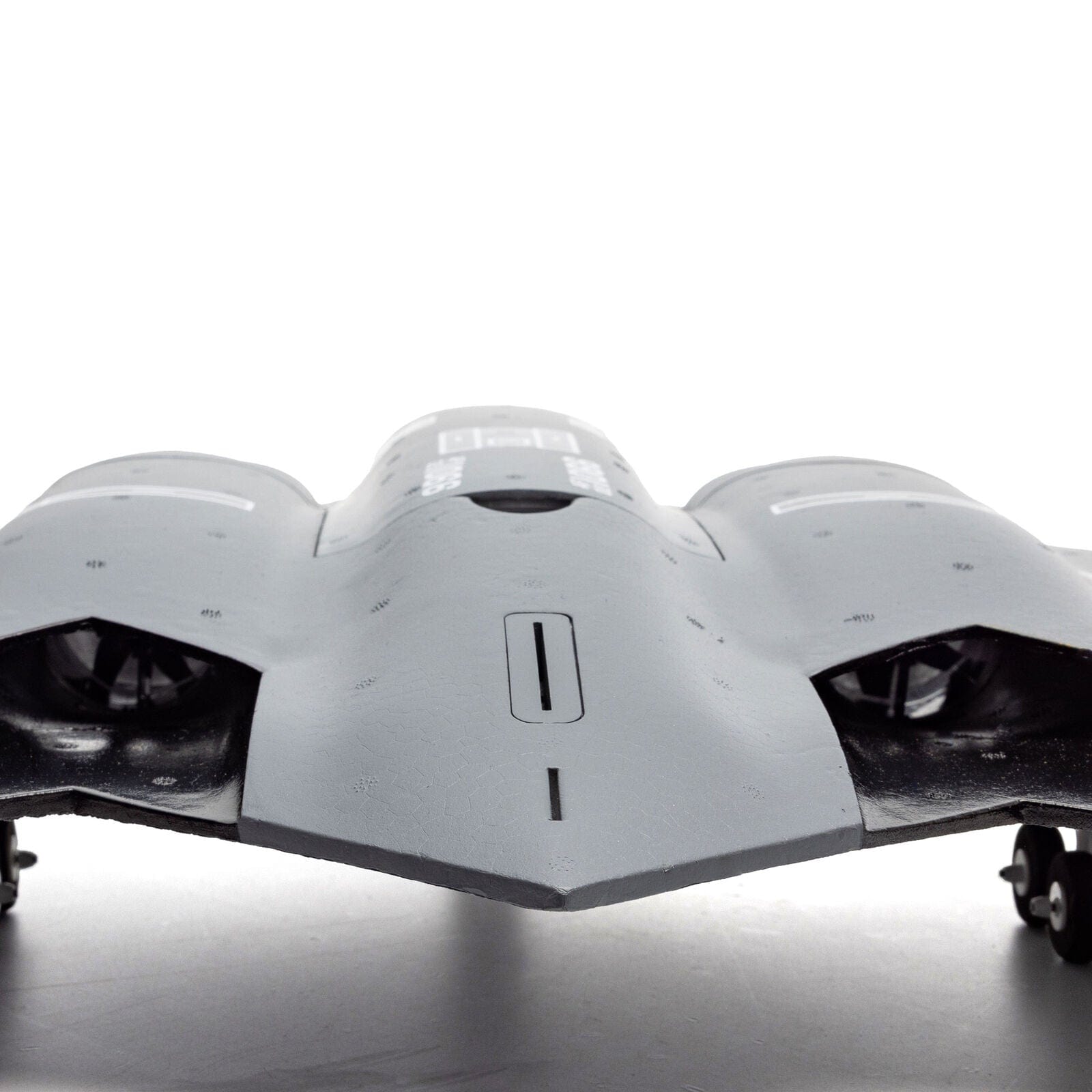[Havada] E-flite Micro B-2 Spirit Twin 30mm EDF - Mavi gökyüzünde alttan uçuş çekimi