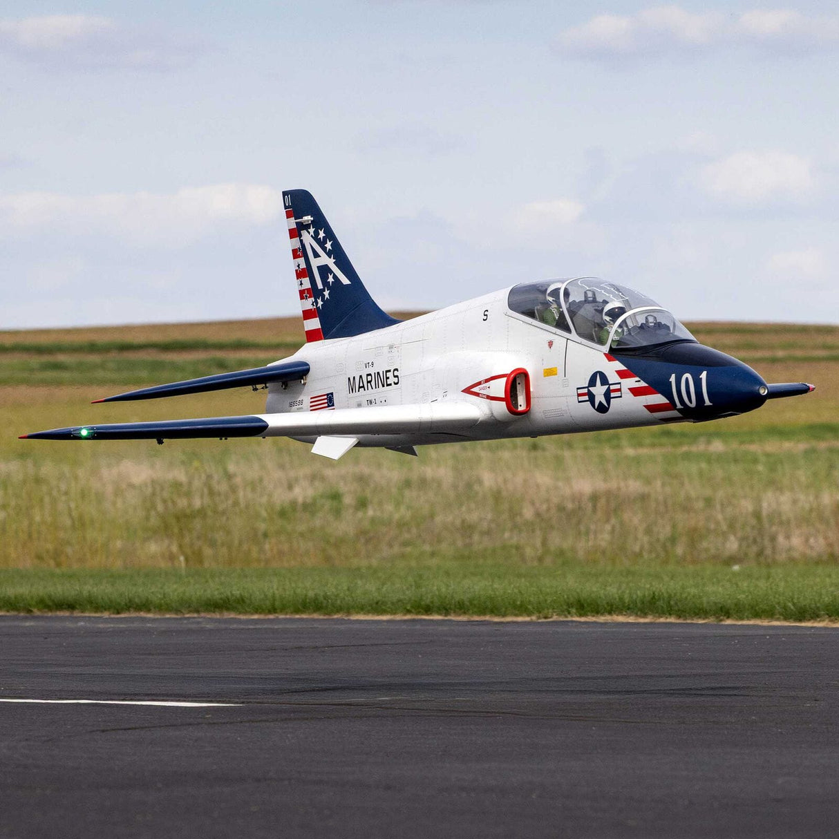 Hangar9 Hawk/T-45 140-160N ARF w/ İniş Takımı