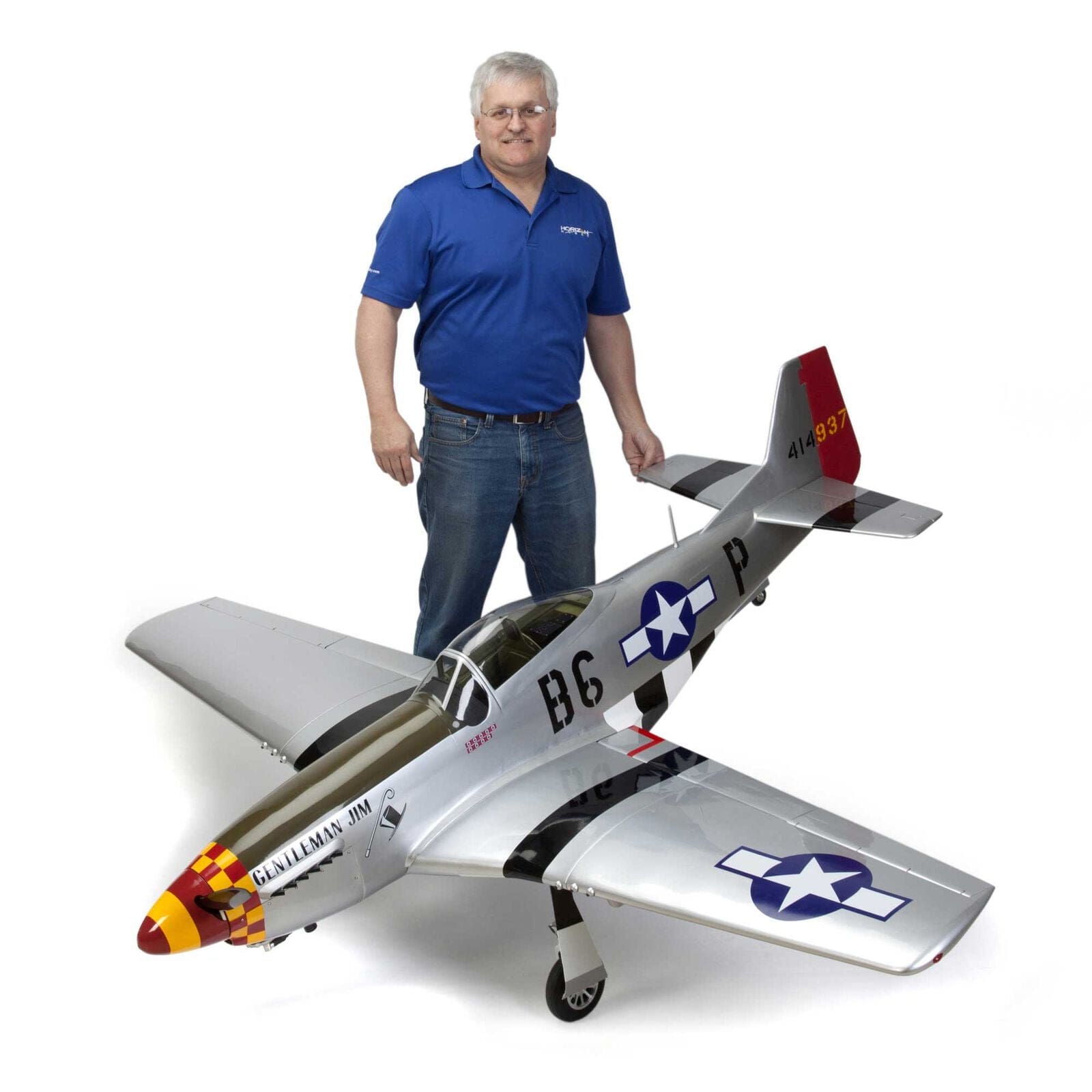 [Boyut] Hangar 9 P-51D Mustang 60cc ARF 89" - pilot ile boyut karşılaştırması