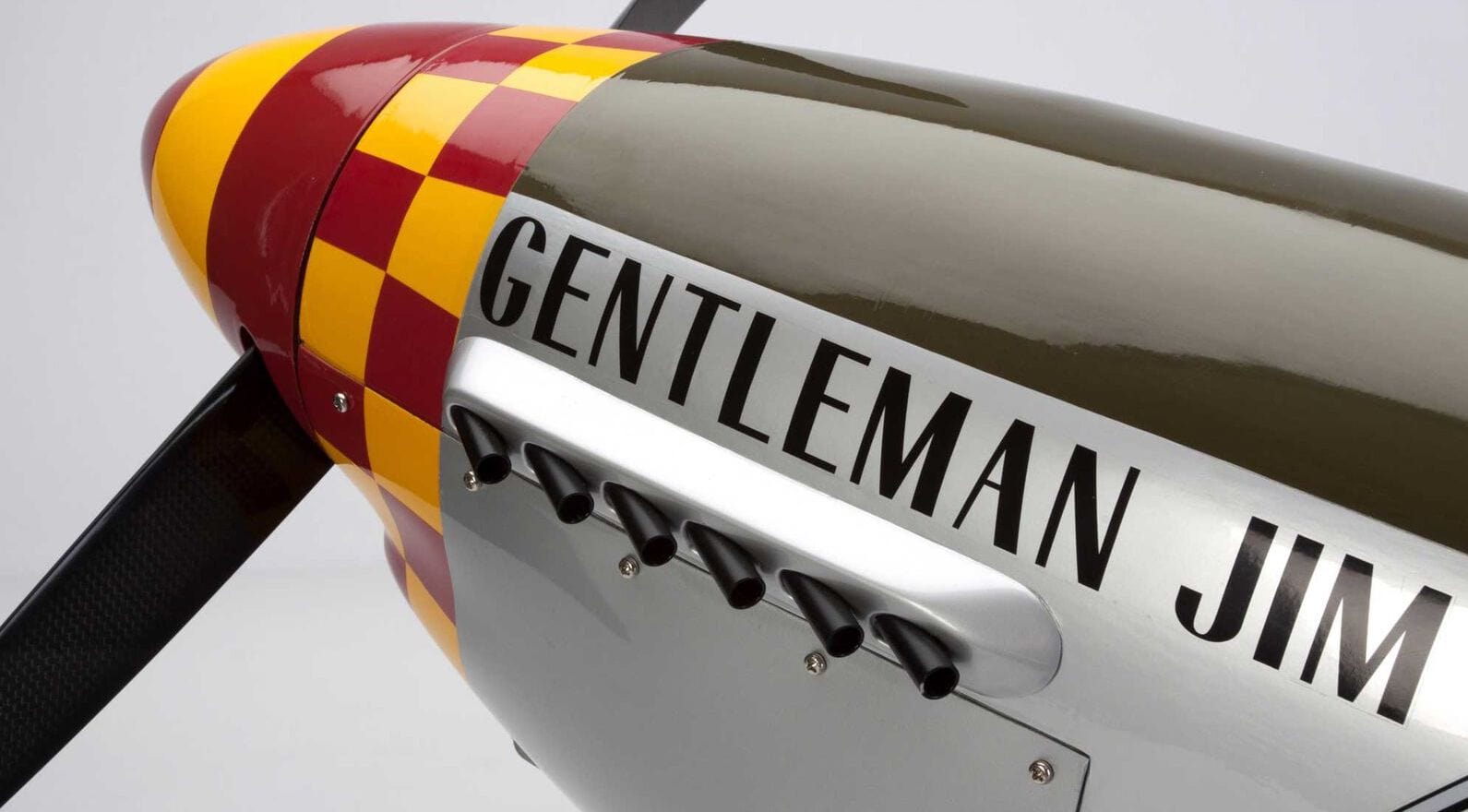 [Detay] Hangar 9 P-51D Mustang 60cc ARF 89" - Gentleman Jim burun sanatı ve damalı kaporta