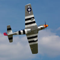 [Havada] Hangar 9 P-51D Mustang 60cc ARF 89" - dik virajda alt yüzey görünümü