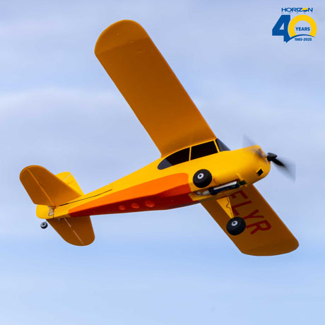 [Havada] HobbyZone Champ RTF SAFE — mavi gökyüzünde tırmanış uçuşu