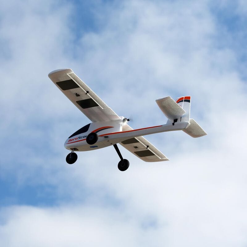 [Havada] HobbyZone AeroScout S 2 1.1m - Bulutlu gökyüzünde alçak uçuş