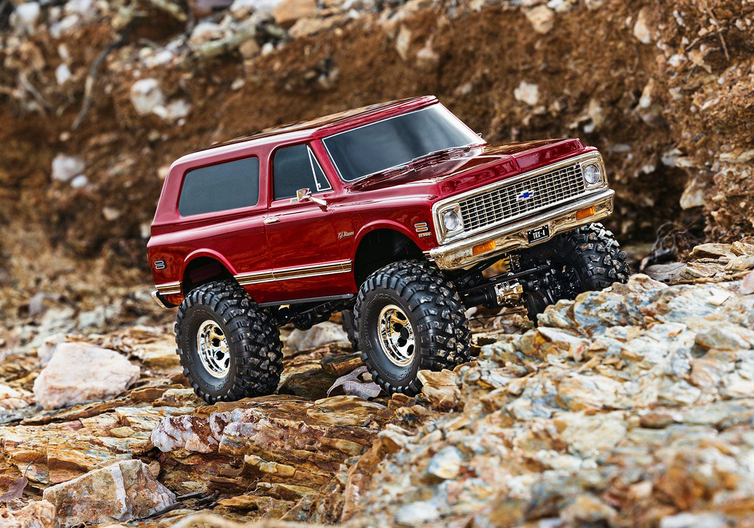 [Action] Traxxas K5 Blazer Combo - kırmızı gövde kayalık arazide