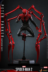 Hot Toys 1/6 Spiderman Peter Parker (Superior Suit)