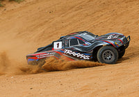 [Action] Traxxas Slash 4x4 Combo - toprak pistte savrulan mavi-kırmızı short course