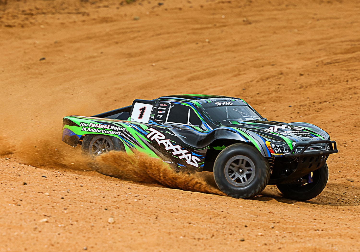 [Action] Traxxas Slash 4x4 Combo - toprak pistte savrulan yeşil short course