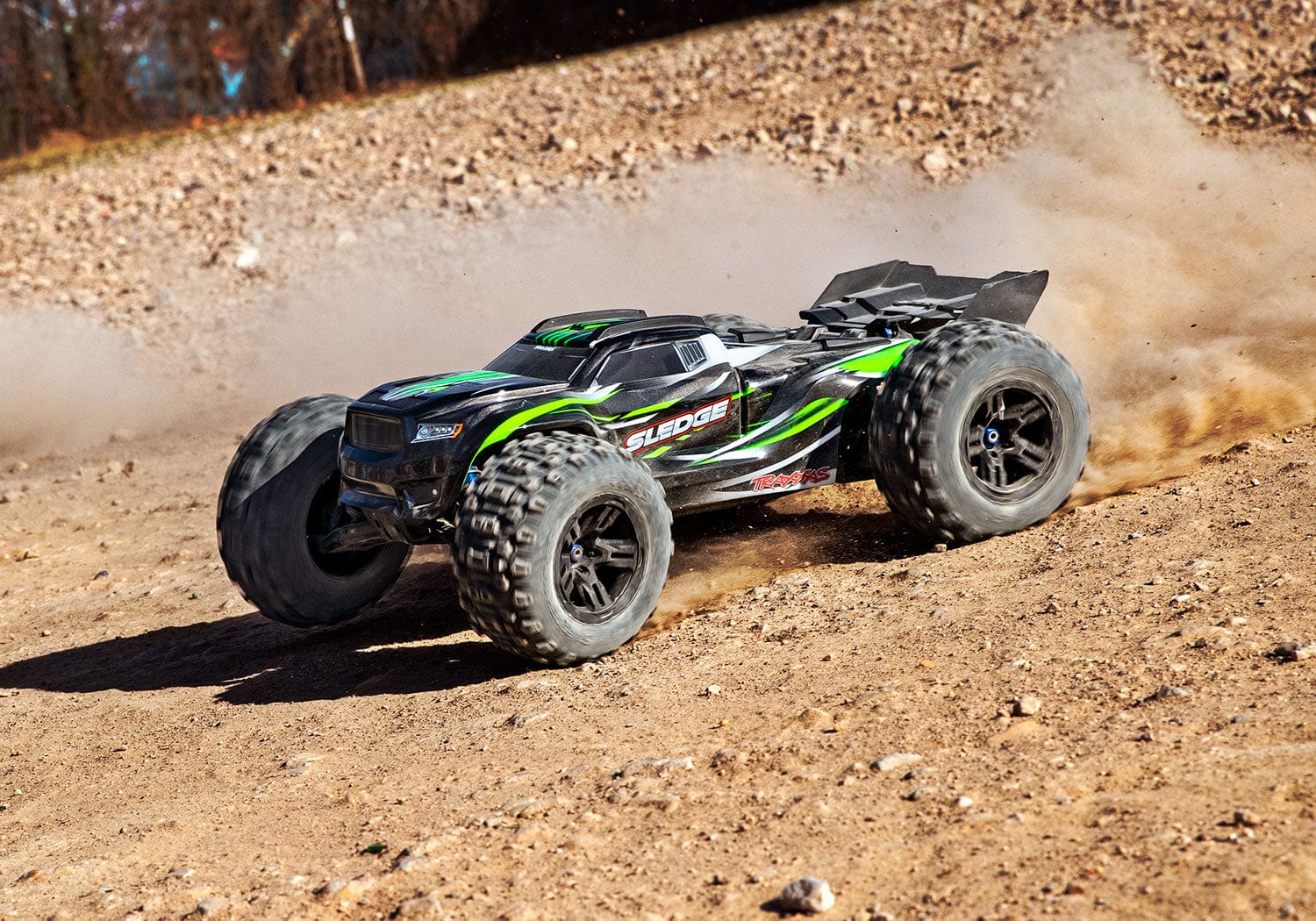 [Action] Traxxas Sledge - toprak pistte yeşil gövdeli drift