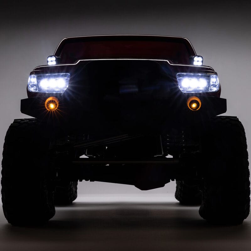 [Detay] Axial SCX6 Trail Honcho - karanlıkta yanan LED far ve sinyal aydınlatması