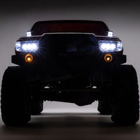 [Detay] Axial SCX6 Trail Honcho - karanlıkta yanan LED far ve sinyal aydınlatması