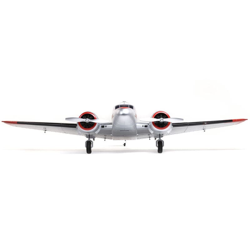 [Dış] E-flite Beechcraft D18 1.5m - Önden stüdyo çekimi, beyaz arka plan