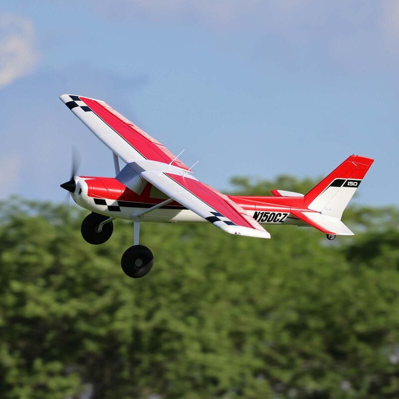 [Havada] E-flite Carbon-Z Cessna 150T 2.1m - Alçak irtifada uçuş, ağaçlar arka planda